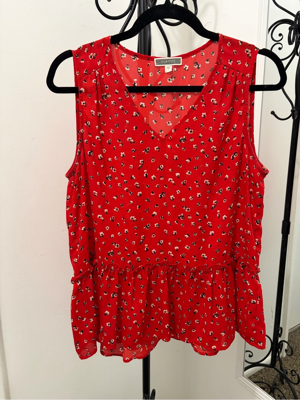 Pleione Red Sleeveless V-Neck Peplum Camisole